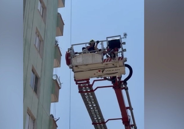 Mersin’de iskelede mahsur kalan 3 işçi kurtarıldı