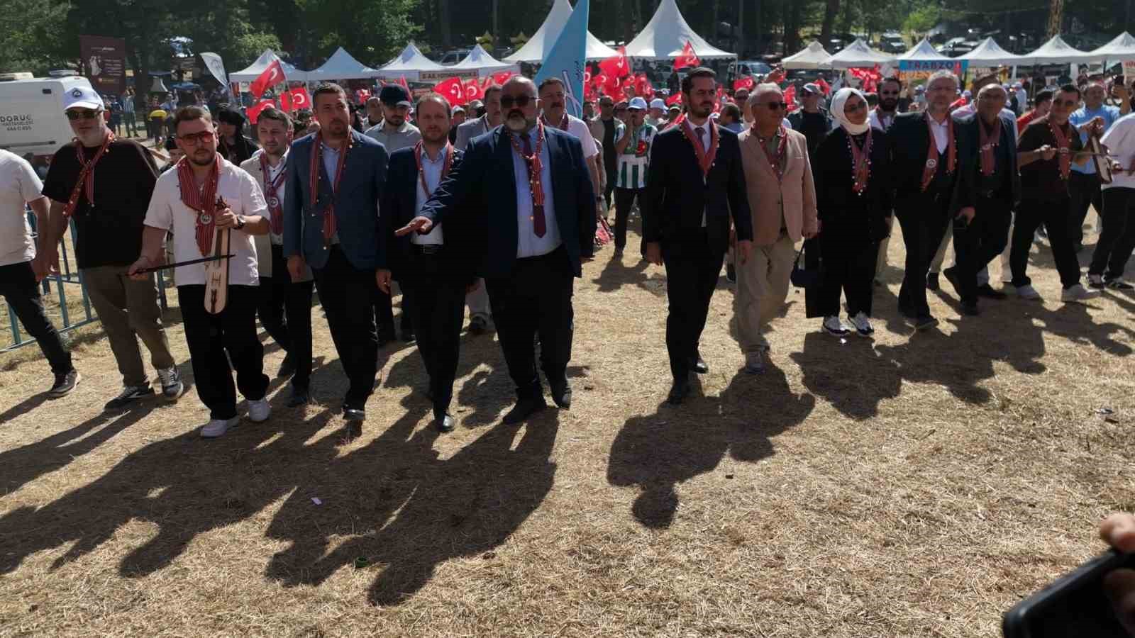 T&uuml;rkiye&rsquo;nin d&ouml;rt bir yanından gelen Giresunlular Bursa&rsquo;da buluştu
