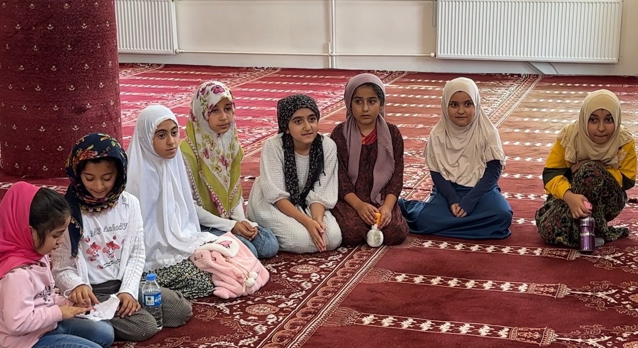 Yüksekova’da çocuklar yaz Kur’an kurslarında hem öğreniyor hem eğleniyor