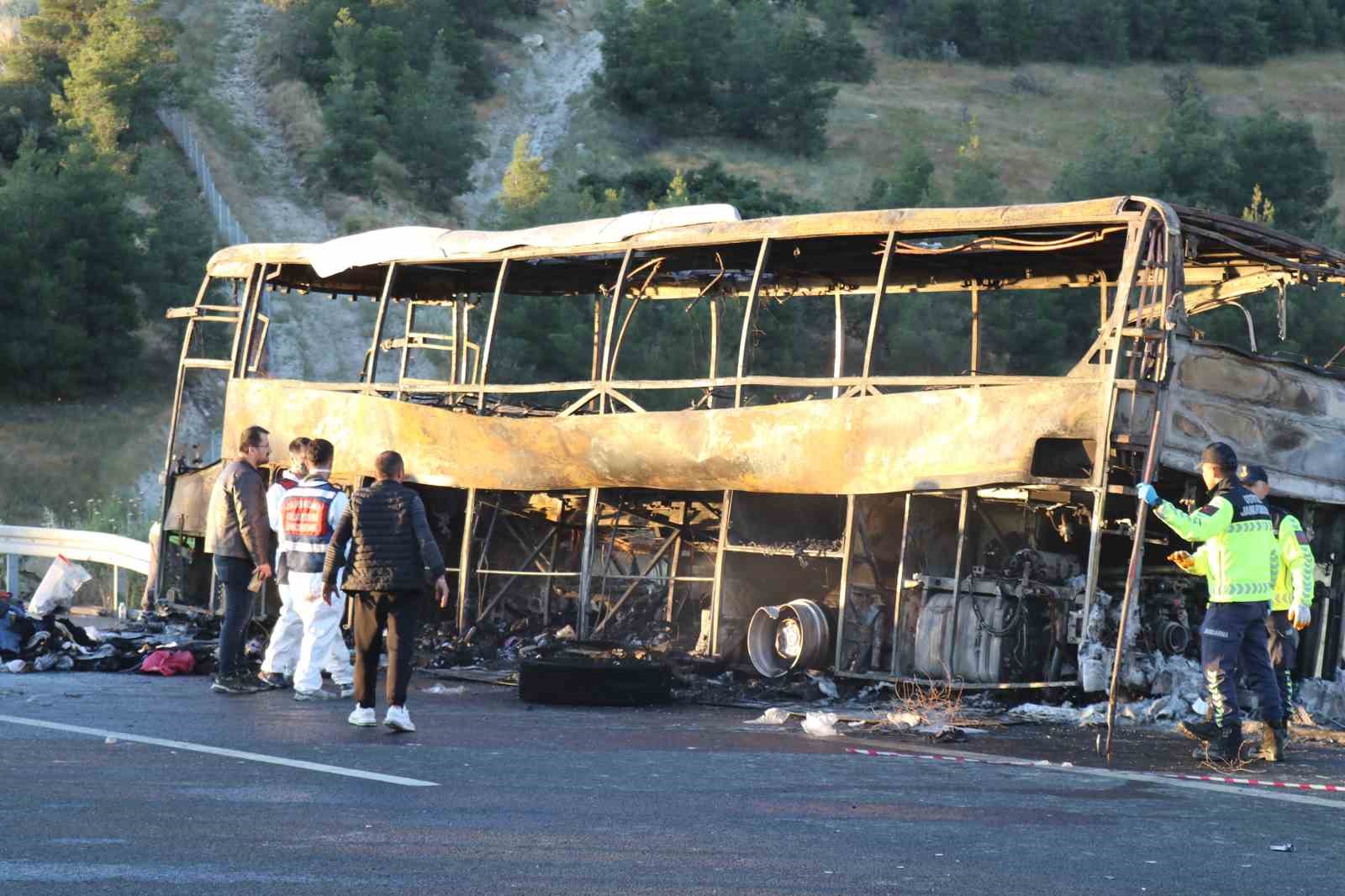 8 kişinin öldüğü otobüs kazasında hayatını kaybedenlerin 6’sının cenazeleri teslim edildi