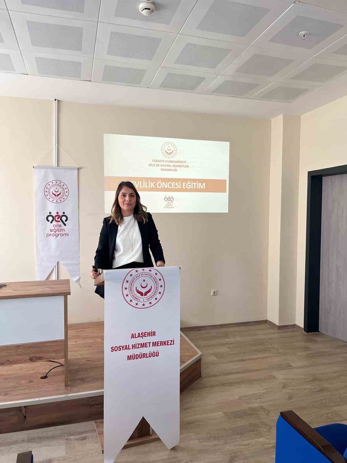 Alaşehir’de evlilik öncesi eğitimlerle genç çiftlere destek
