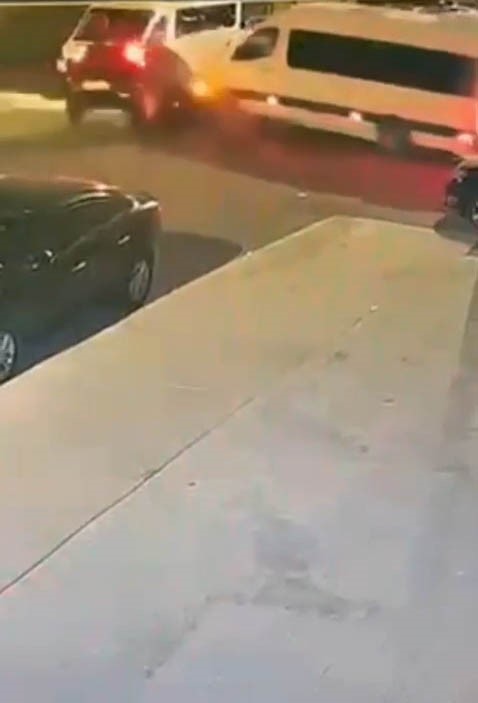 Çerkezköy’de otomobil ve minibüs çarpıştı