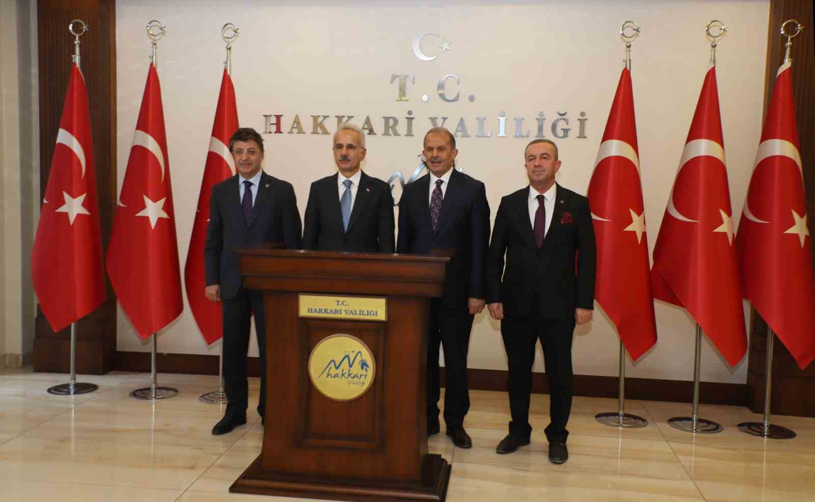 Bakan Uraloğlu’nun Hakkari temasları