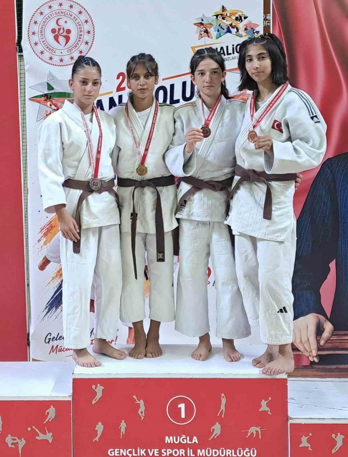 Yunusemreli judocular Muğla’da üç madalyayla döndü