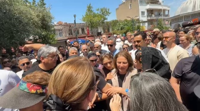 Oyuncu İrtem’i, Kuşadası’nda sevenleri son yolculuğuna uğurladı