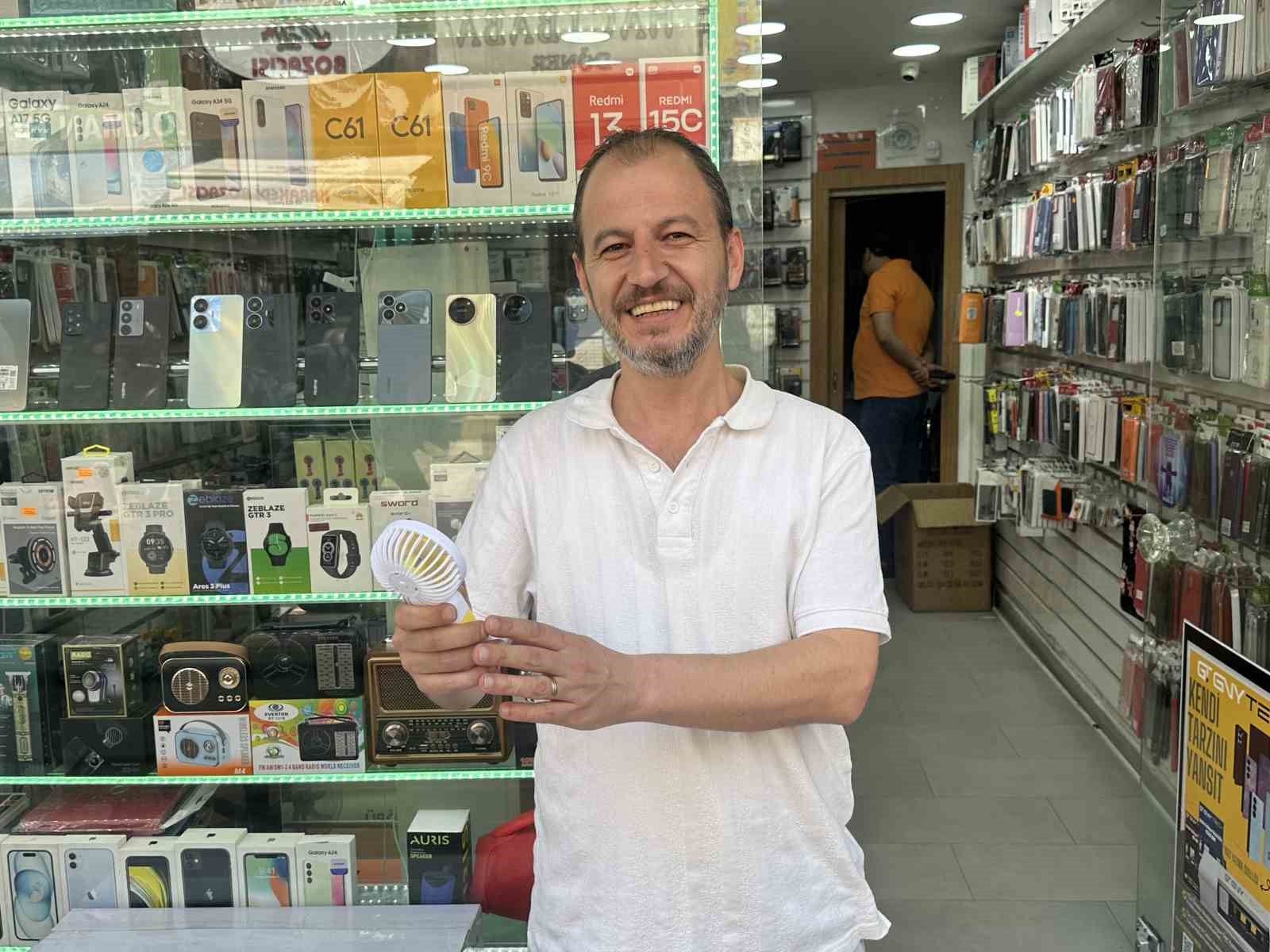 En ekonomik ve pratik serinleme aracı "El pervanesi"
