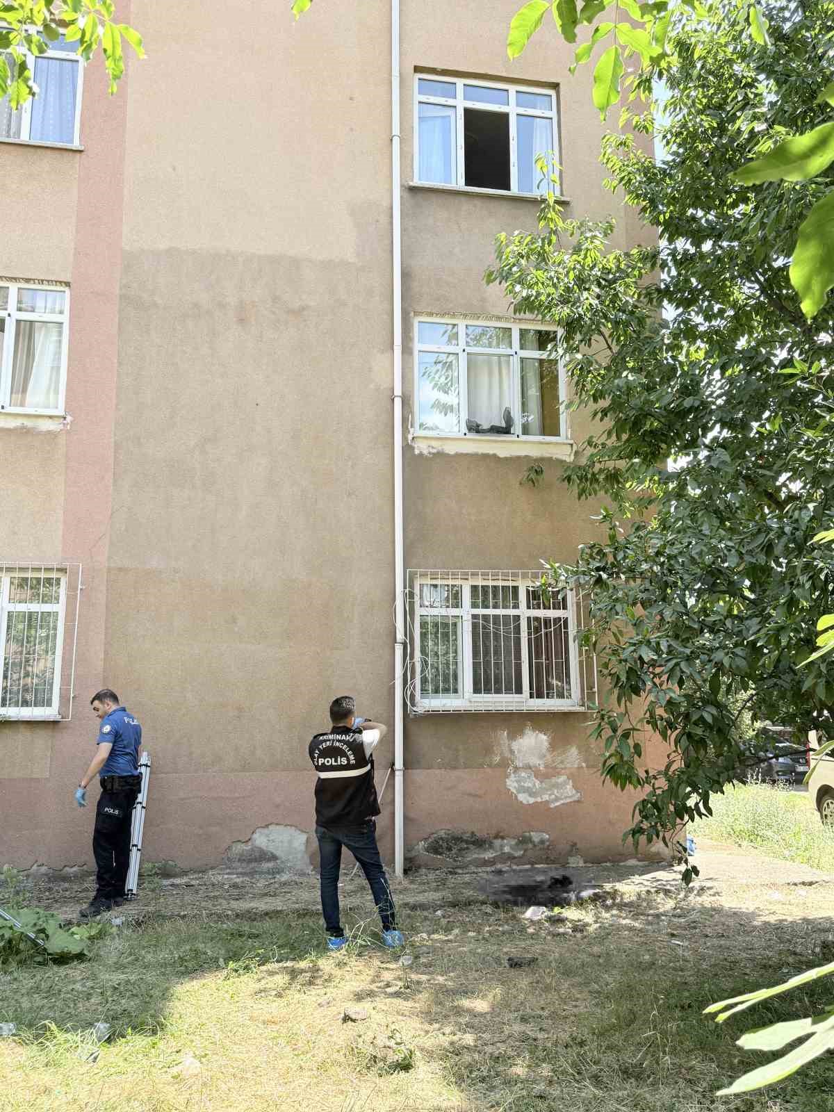 Samsun&rsquo;da pencereden d&uuml;şen 16 yaşındaki &ccedil;ocuk hayatını kaybetti