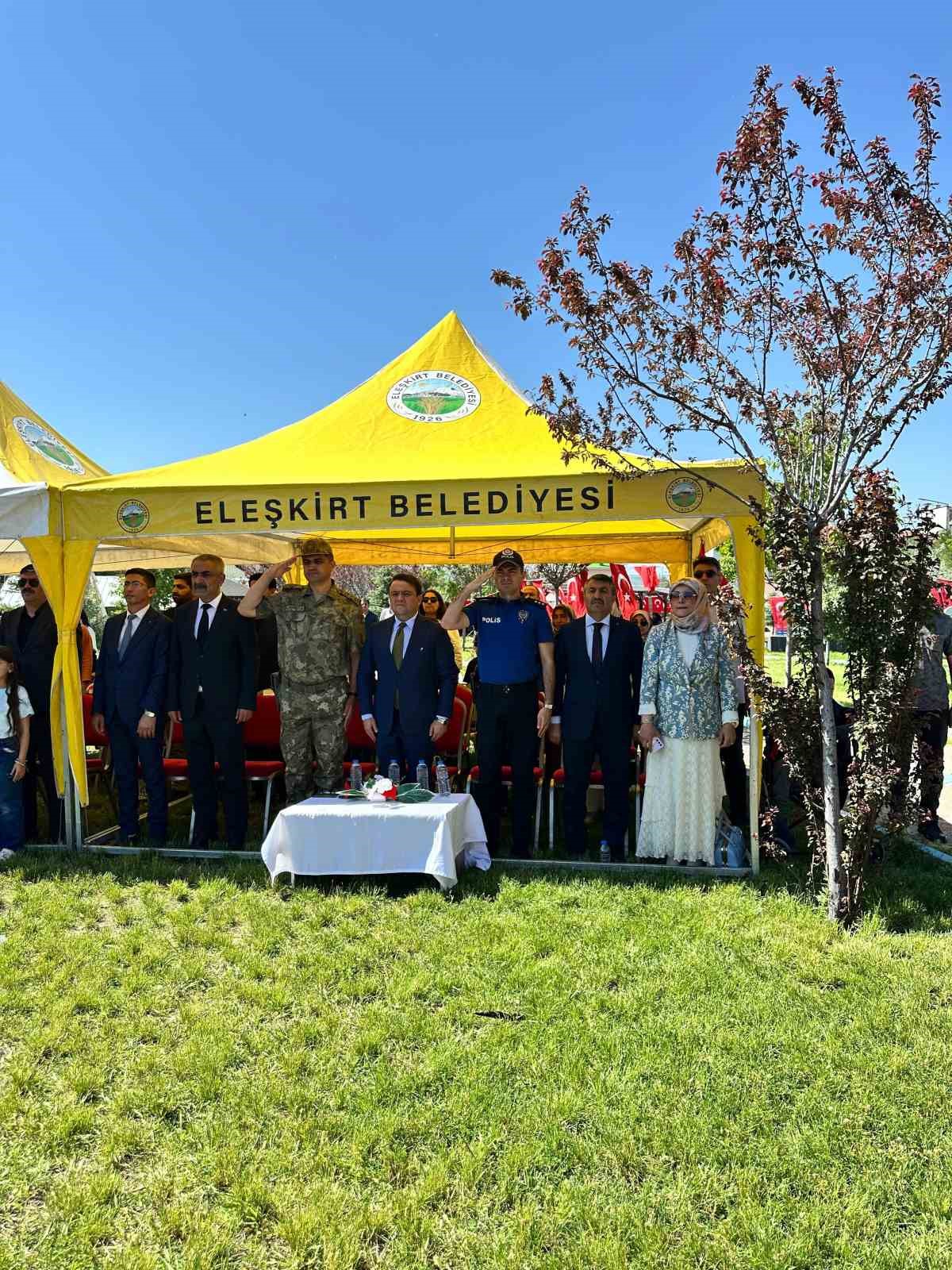 Eleşkirt&rsquo;te &ouml;ğrenciler okudukları kitapları sanatla anlattı