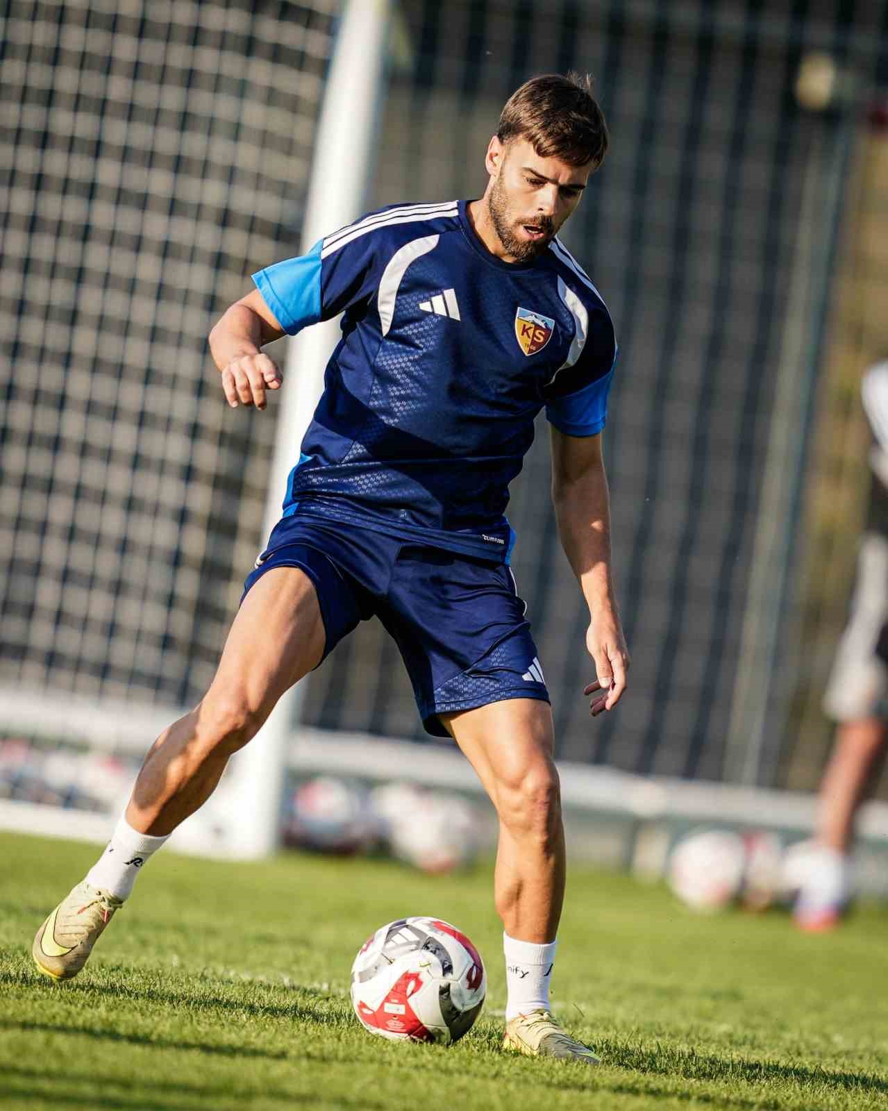 Kayserispor&rsquo;dan 20 futbolcu ayrıldı