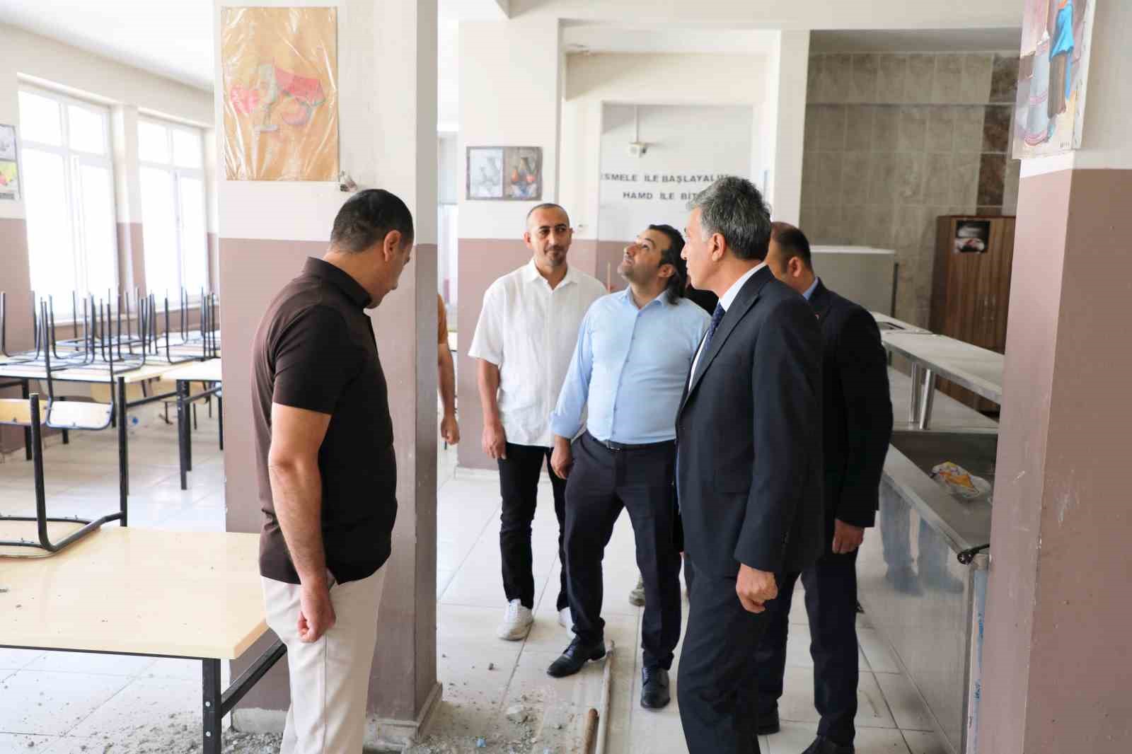 Çakan, yeni eğitim öğretim yılı hazırlıklarını ilçelerde inceledi