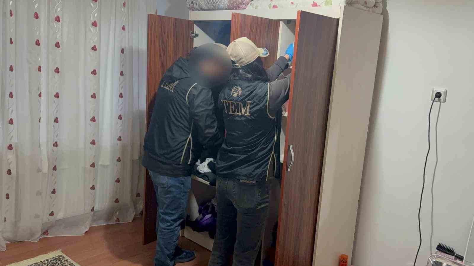 DEAŞ operasyonunda 3 şüpheli yakalandı, 1 kişi tutuklandı
