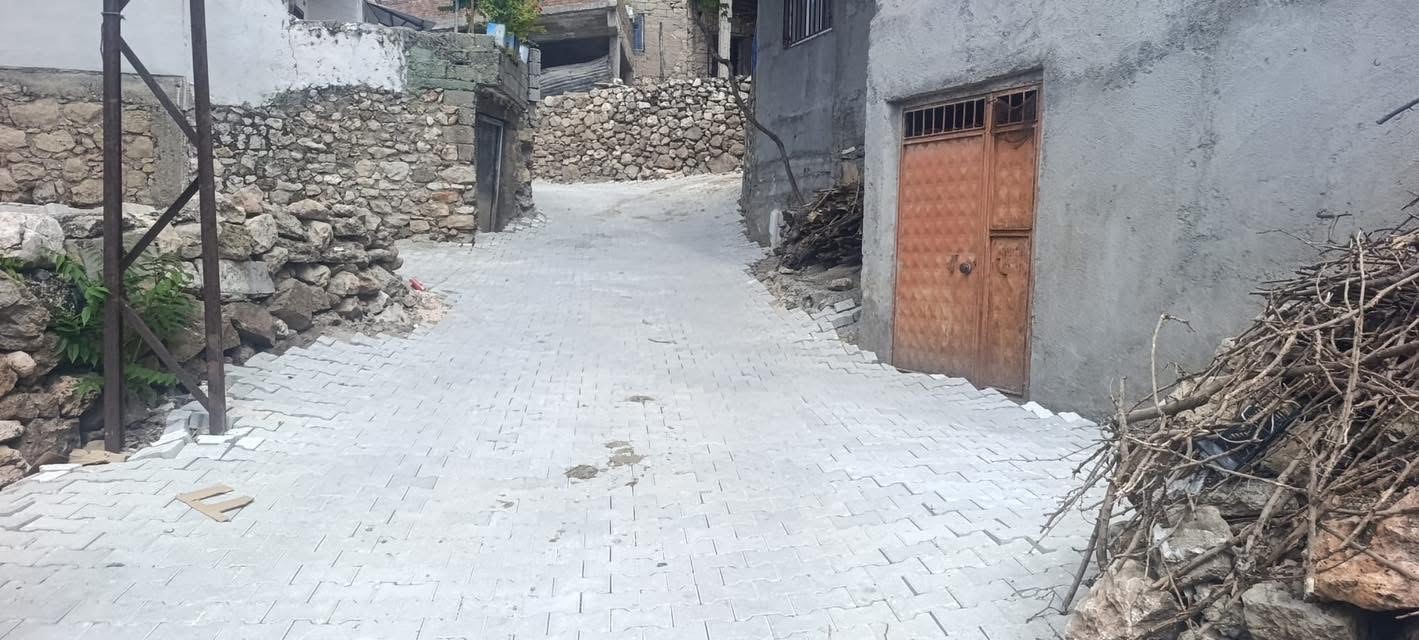 &Ccedil;ermik&rsquo;te yağışlar nedeni ile bozulan yollar onarılıyor