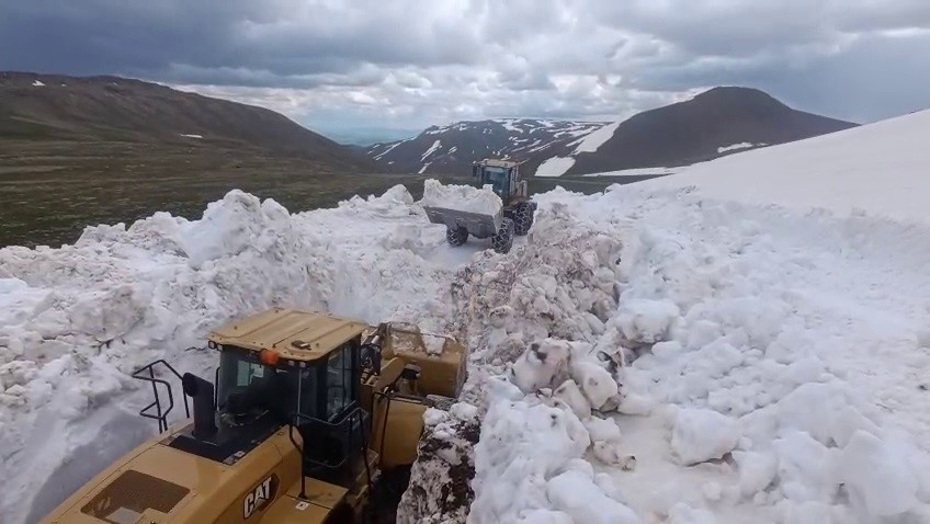 Erzurum’da Haziran ayında karla mücadele çalışması