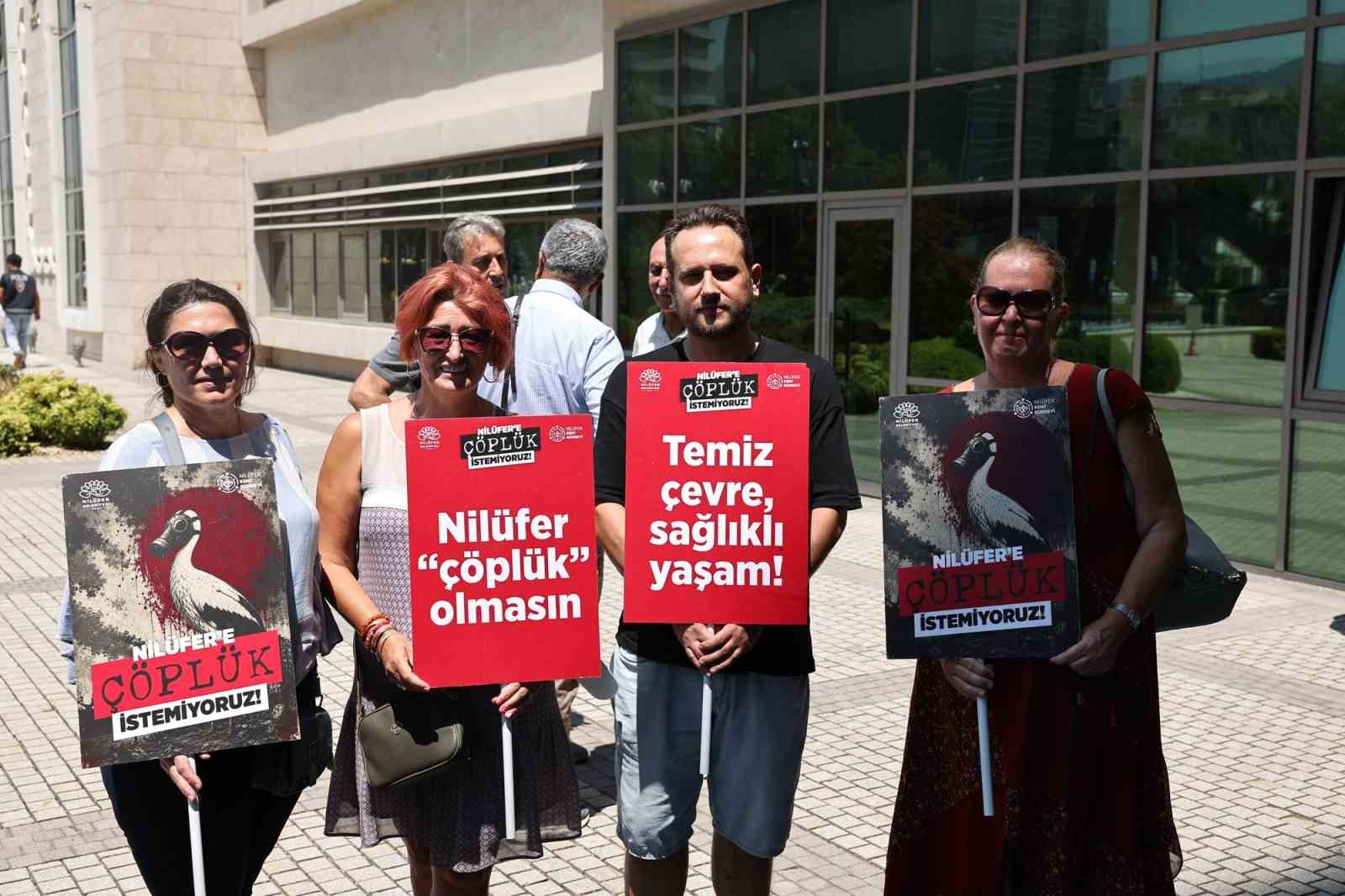 Katı atık tesisine karşı 5 binden fazla imza Bursa Büyükşehir’e teslim edildi