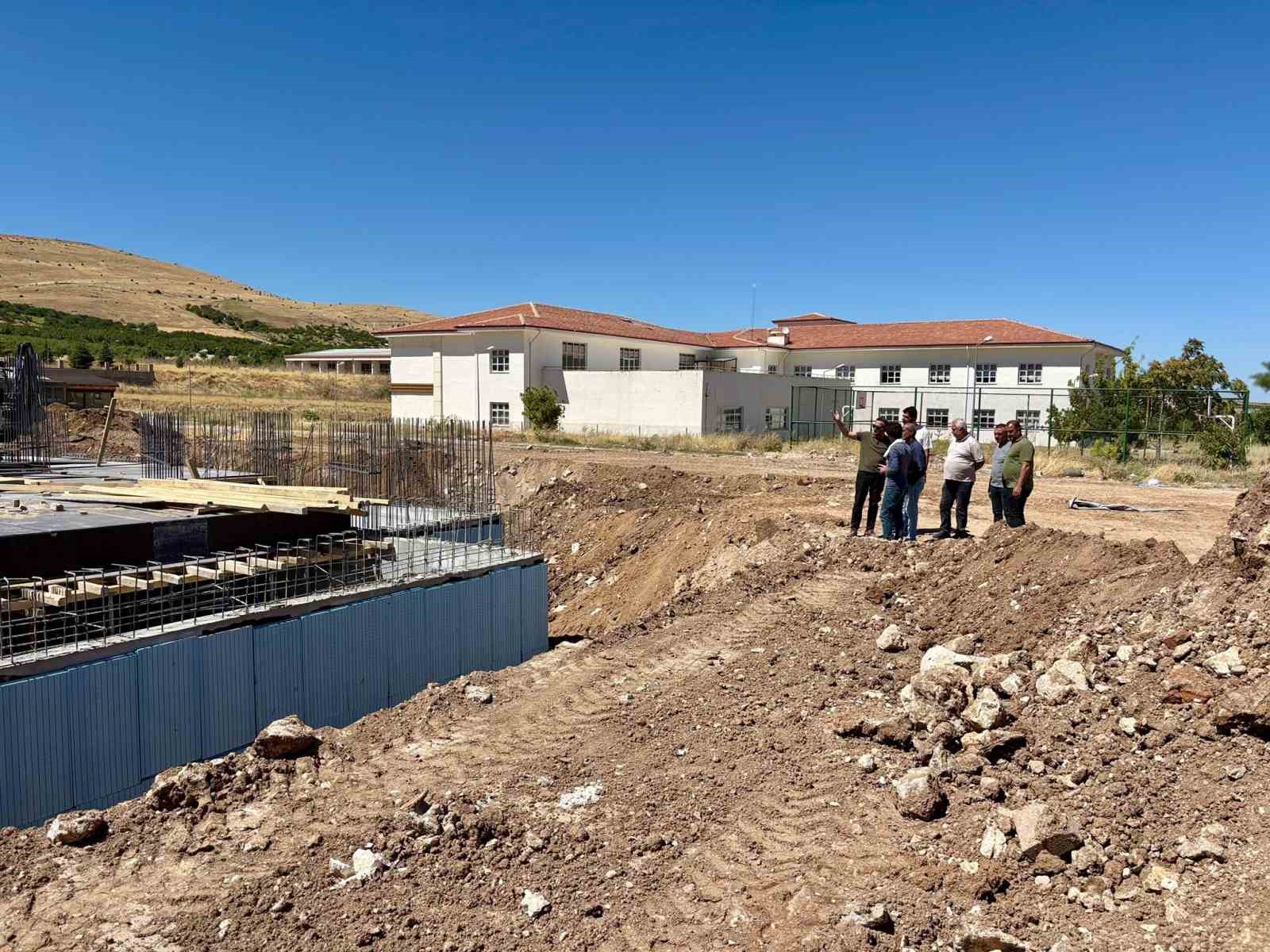 Başkan Ulutaş, Ak&ccedil;adağ&rsquo;daki kamu yatırımlarını yerinde inceledi