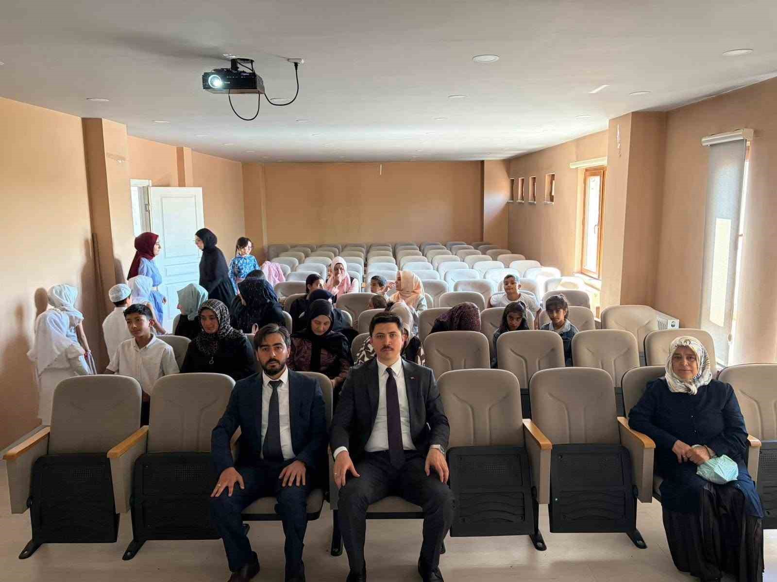 Kaymakam Kahraman, minik öğrencilerin heyecanına ortak oldu