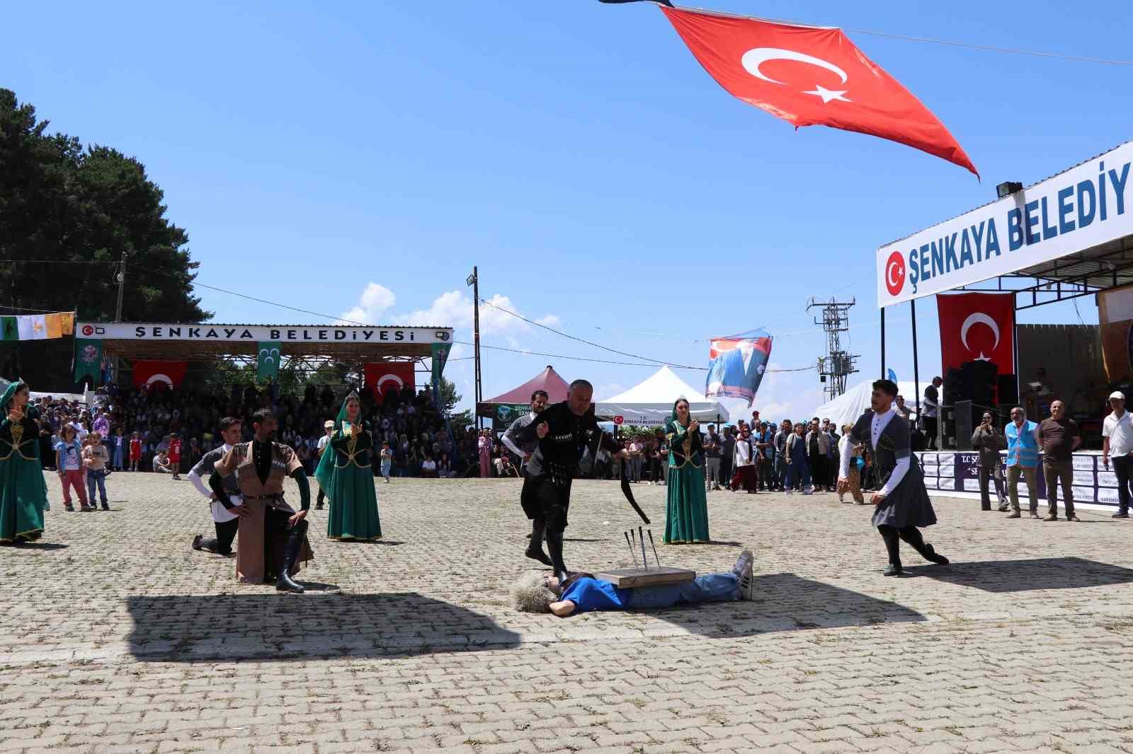 Şenkaya&rsquo;da Bal Festivali&rsquo;nde rekor katılım: 20 bin kişi Şirankes&rsquo;te buluştu