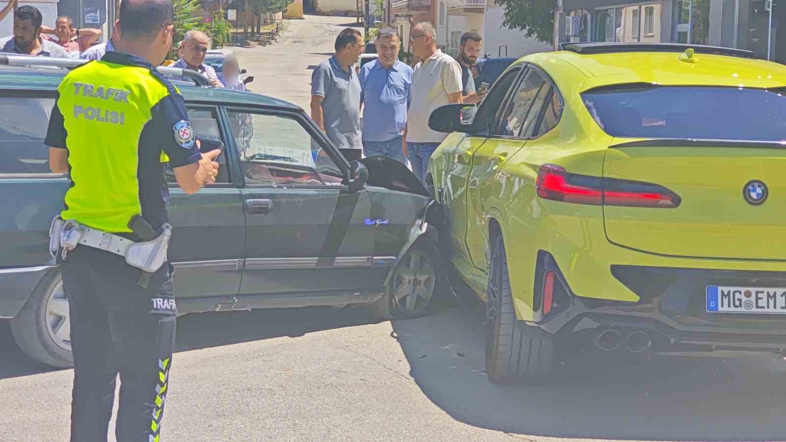Isparta’da iki otomobil çarpıştı: 2 yaralı