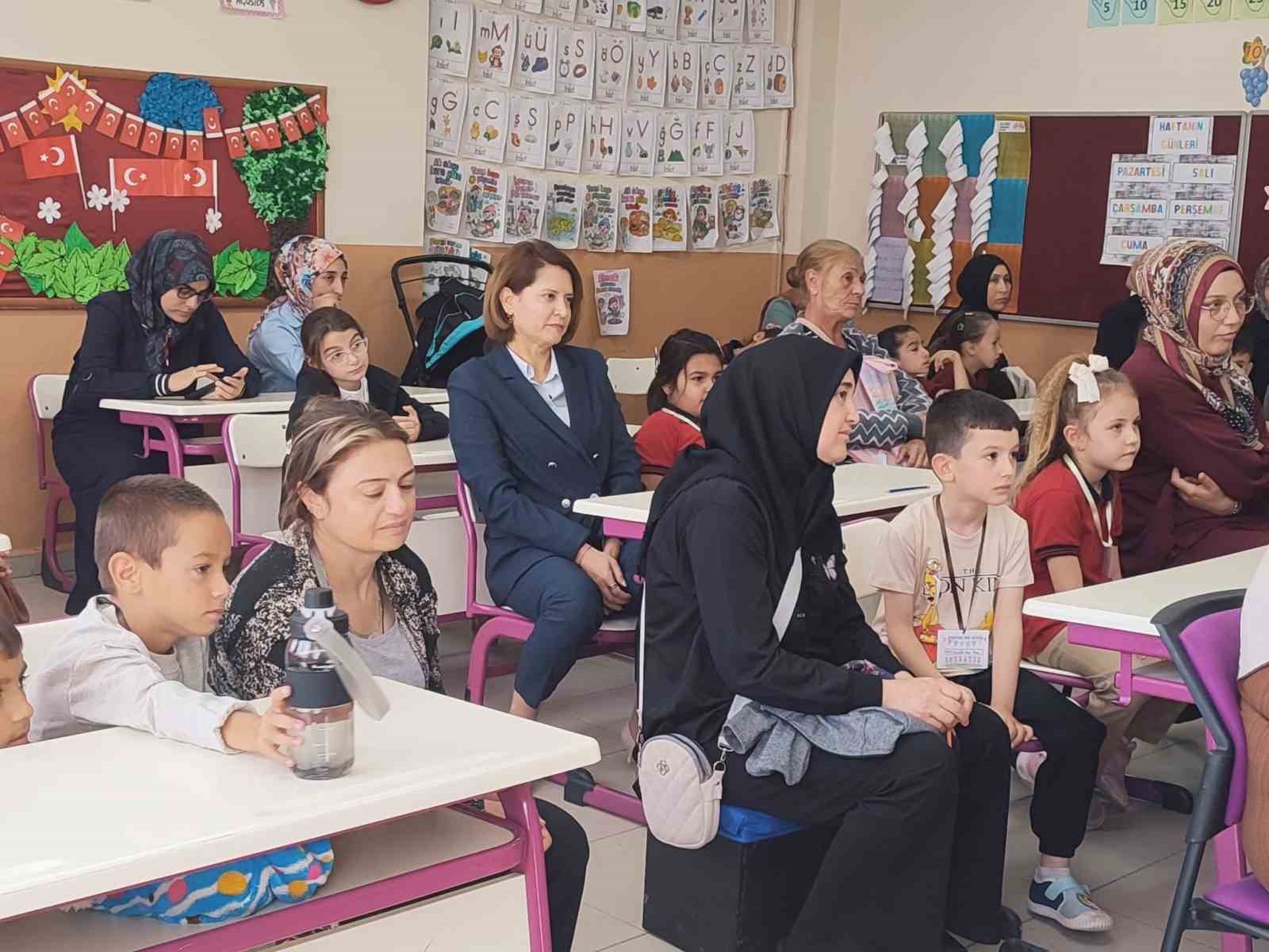 Altıntaş’ta Uyum Haftası heyecanı: Minik öğrenciler okula ilk adımı attı