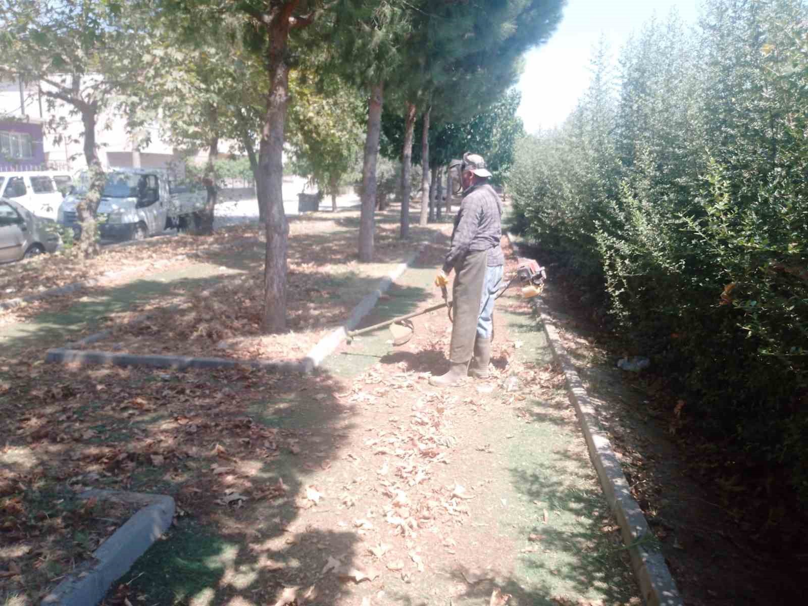 Köşk’te park ve yeşil alanlarda bakım çalışmaları sürüyor