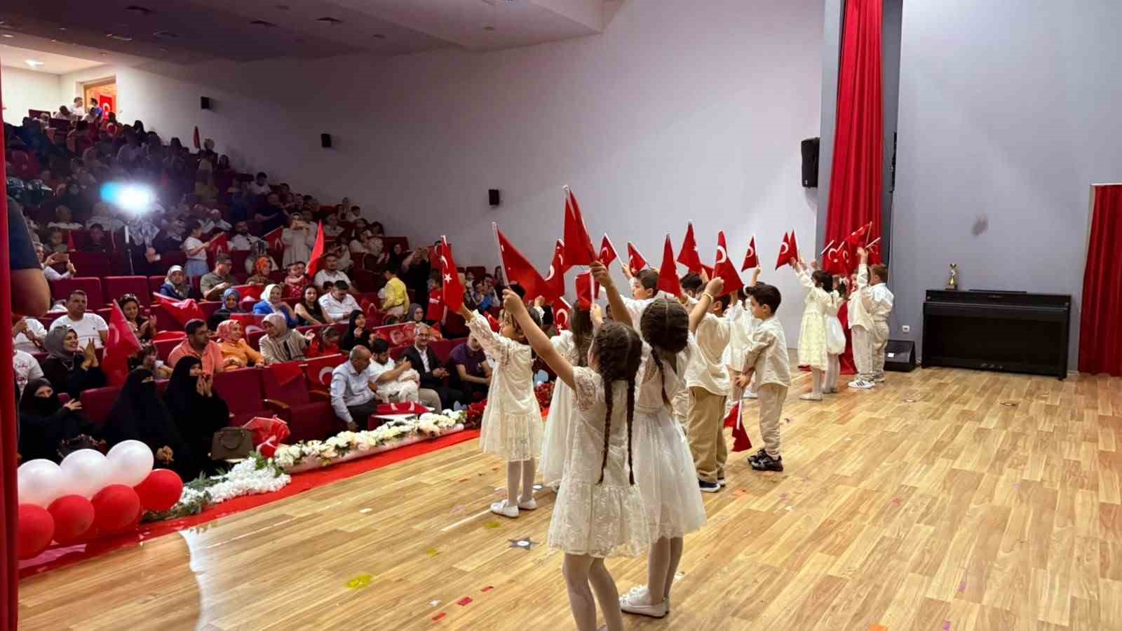 Osmaniye’de 72 öğrenci mezuniyet ve hatim sevincini konvoyla kutladı