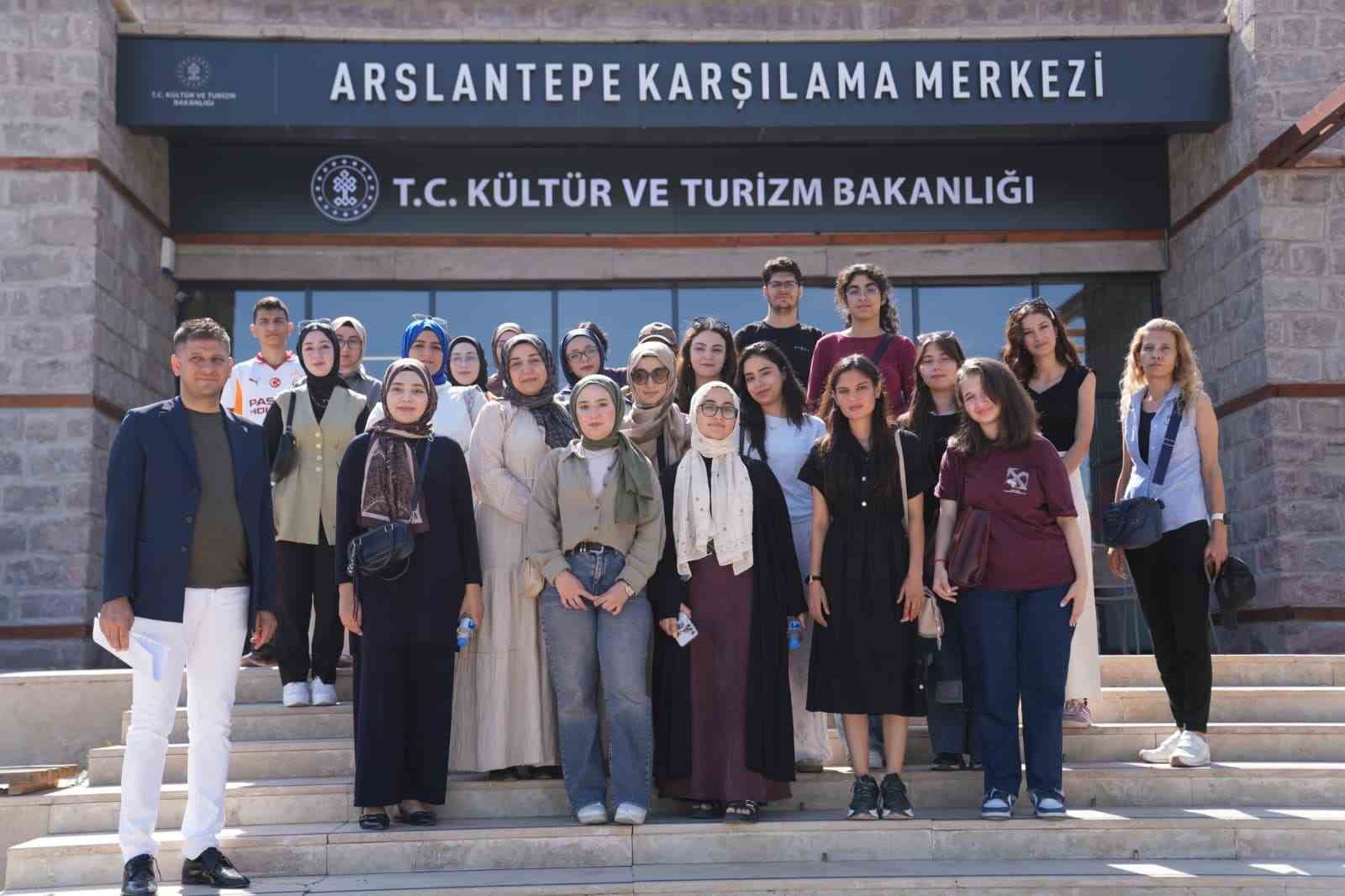 Battalgazi Belediyesi’nden üniversitelilere tarih ve kültür gezisi