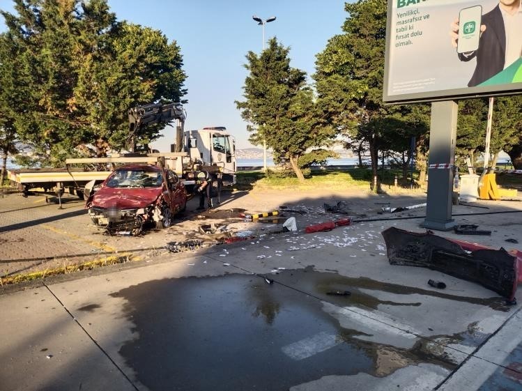 Kartal’da kontrolden çıkan araç takla attı: 1 yaralı