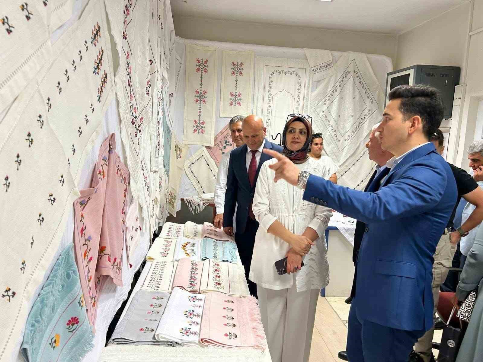 Çermik’te kadınların el emeği sergisi açıldı