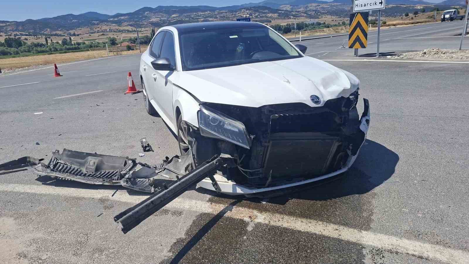 Emet-Hisarcık kara yolunda trafik kazası, 3 kişi yaralandı