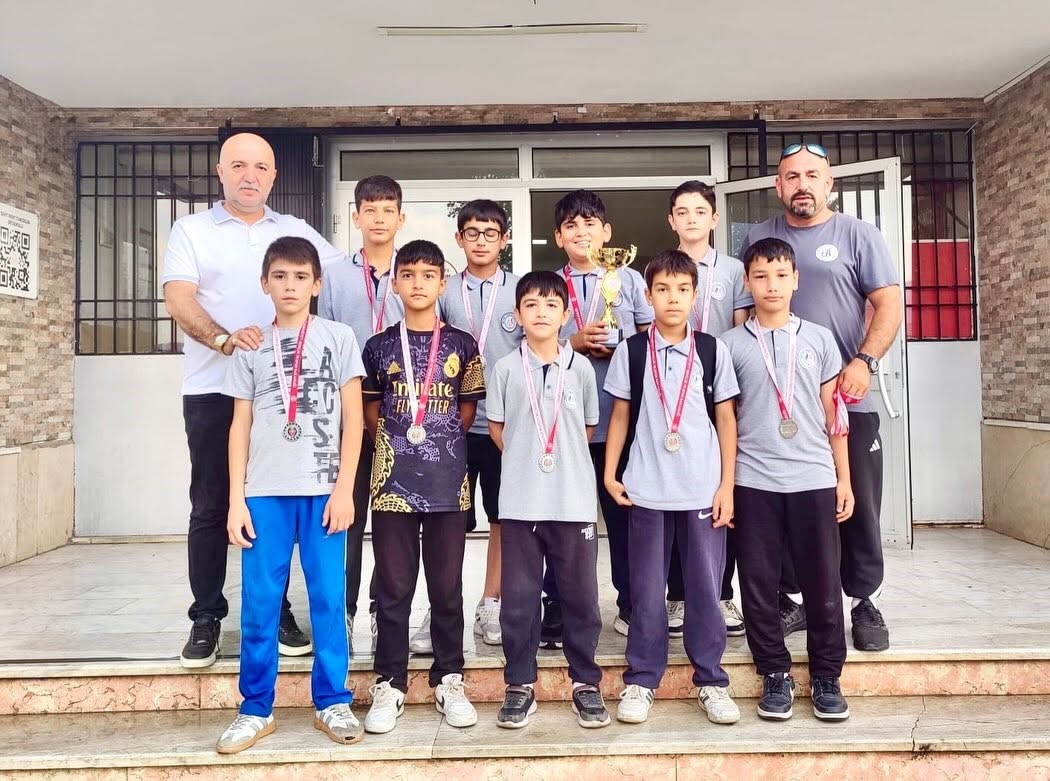 Şehit Rıfat Tunçbilek Ortaokulu’ndan futsalda önemli dereceler