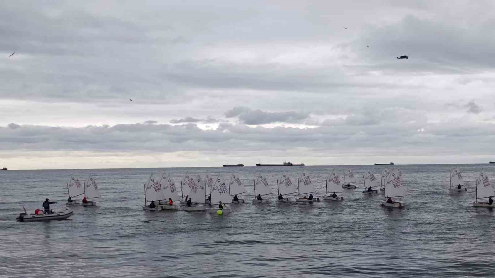 60. Uluslarası Tekirdağ Kiraz Festivali’nde kulaç ve yelken mücadelesi