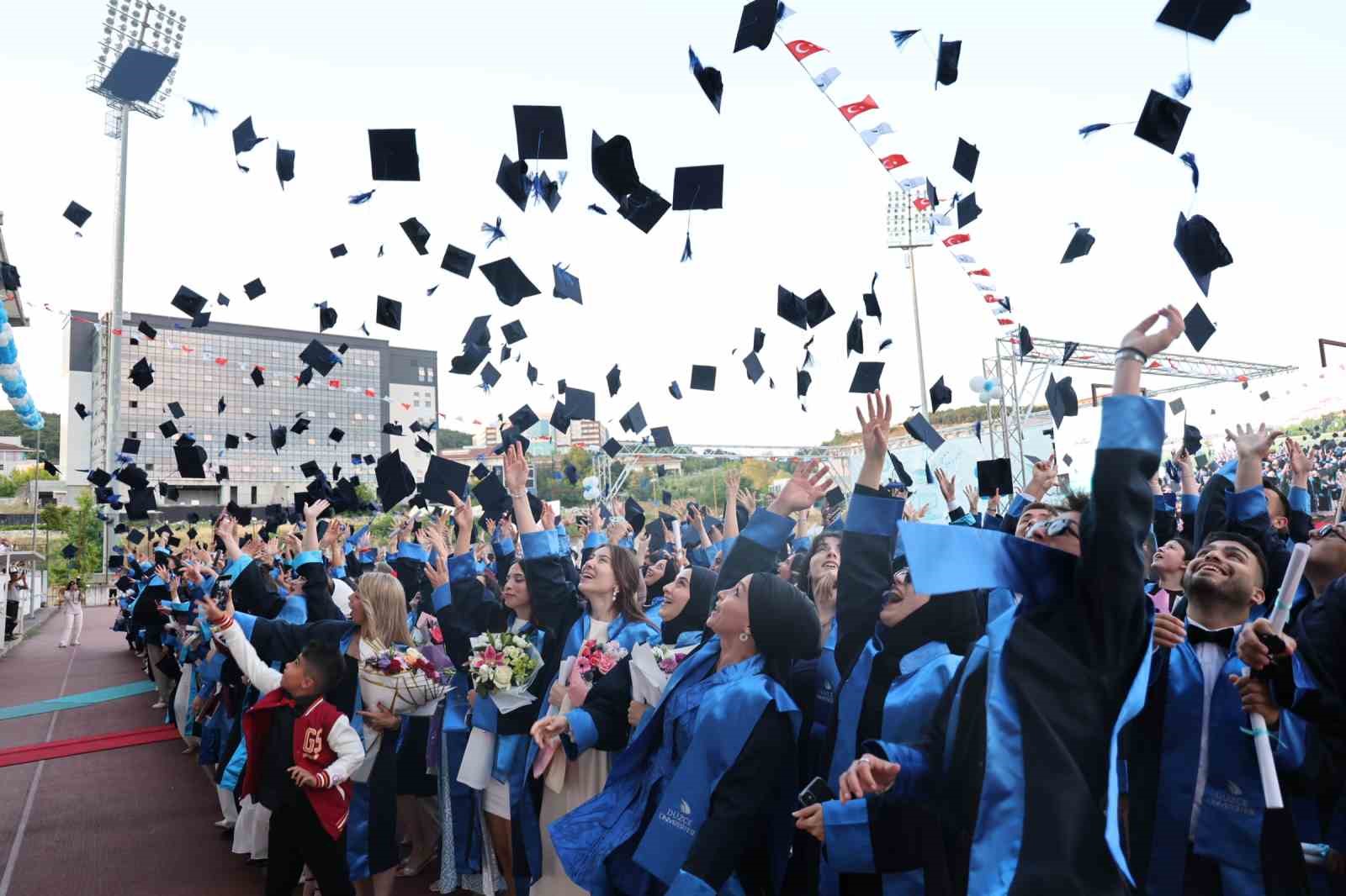 Düzce Üniversitesi mezuniyet törenleri sona erdi