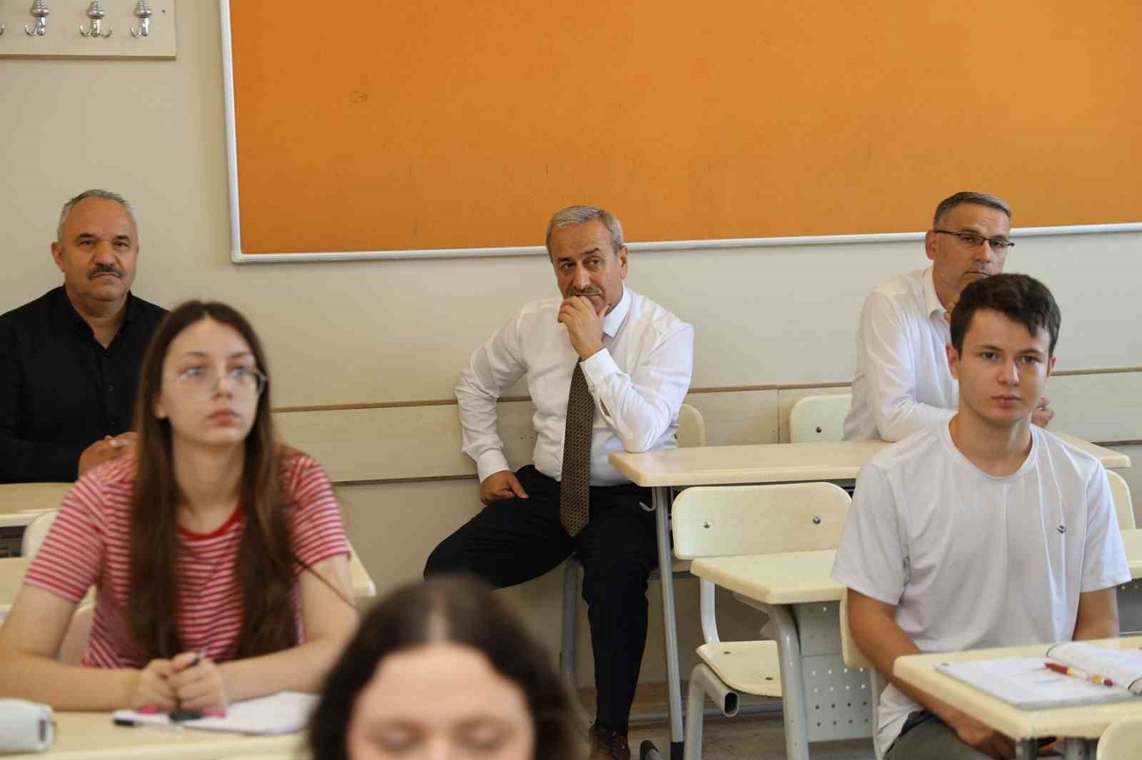 Akbaş DYK kurslarında öğrencilerle buluştu