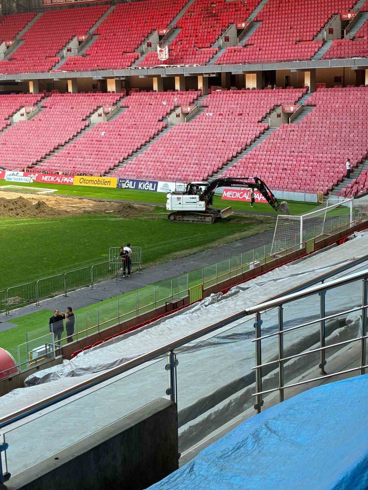 Samsunspor&rsquo;un stadının zeminine ısıtma ve soğutma tesisatı d&ouml;şeniyor