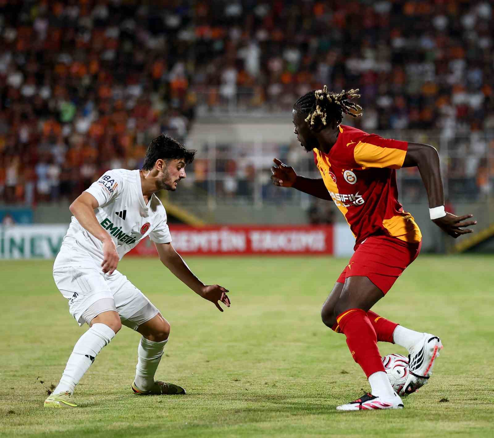 Galatasaray ilk hazırlık ma&ccedil;ını farklı kazandı