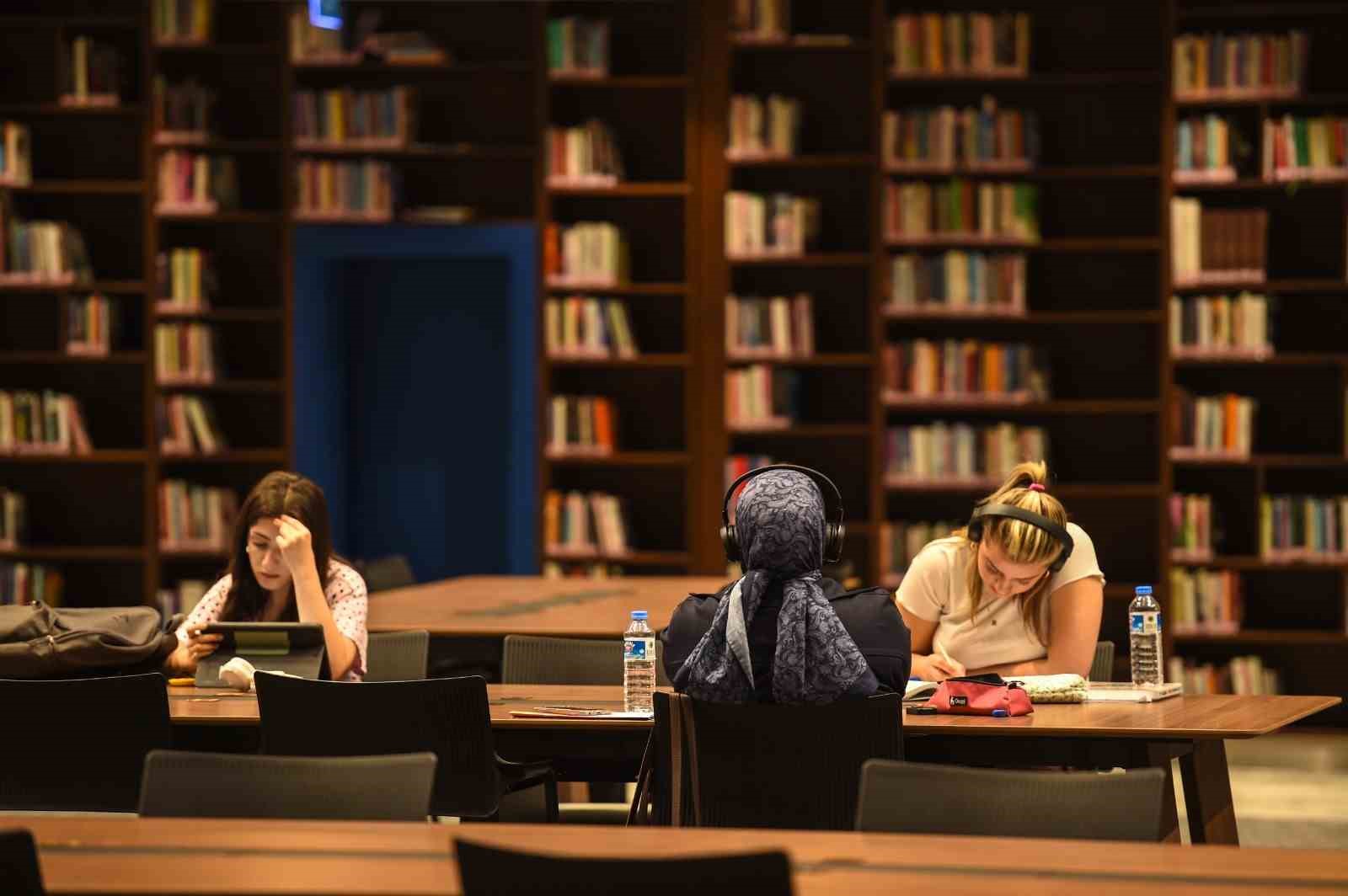 Büyükşehir Kütüphanesine ilk günden yoğun ilgi