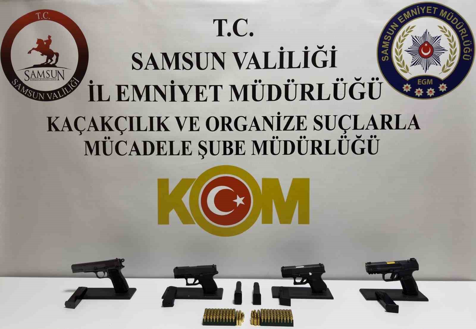 Şüpheli araçtan 4 tabanca ve mermi ele geçirildi