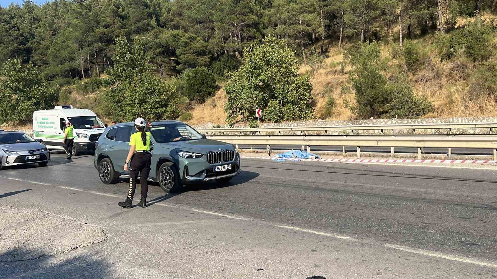Manisa’da motosiklet bariyerlere çarptı, sürücü hayatını kaybetti