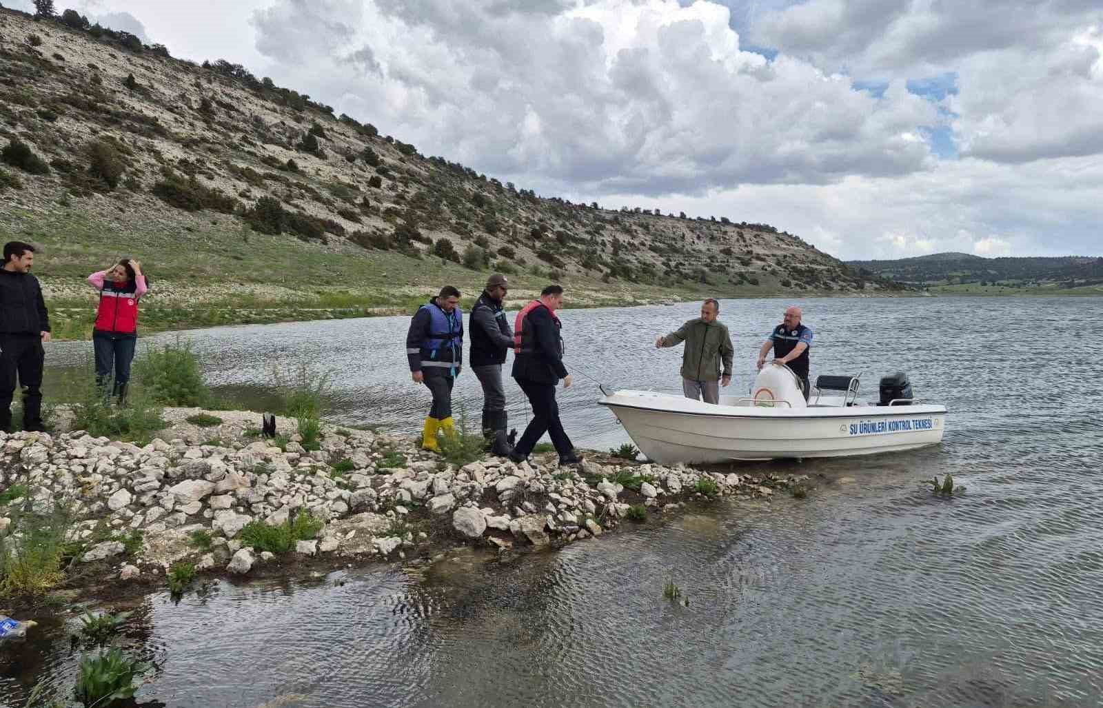Aslanapa Kaymakamı Tosun, Kureyşler Barajı’nda su ürünleri denetimine katıldı