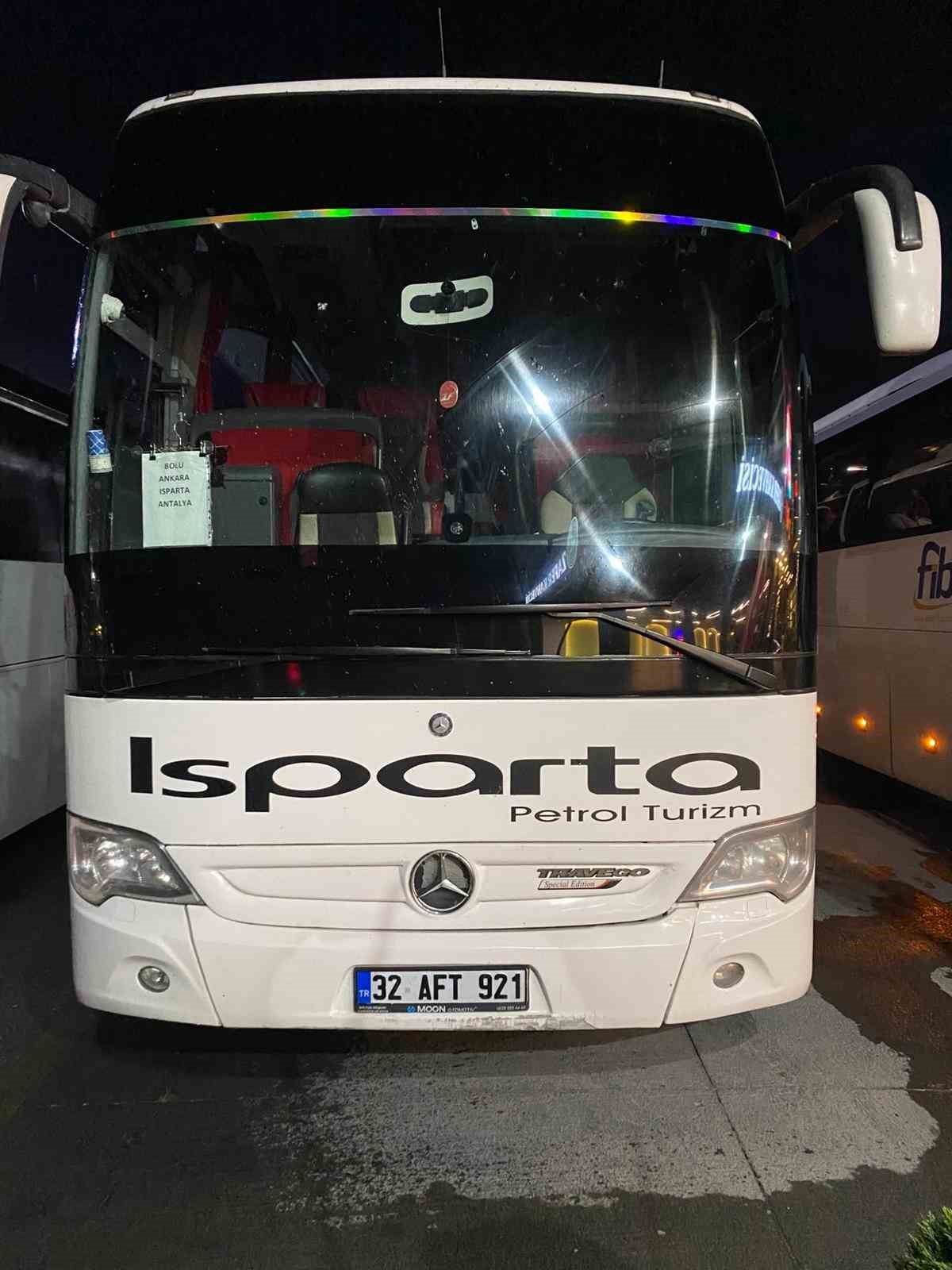 Yolcu otob&uuml;s&uuml; şof&ouml;r&uuml;n&uuml;n seyir halindeyken m&uuml;zik keyfi yolcu kamerasında