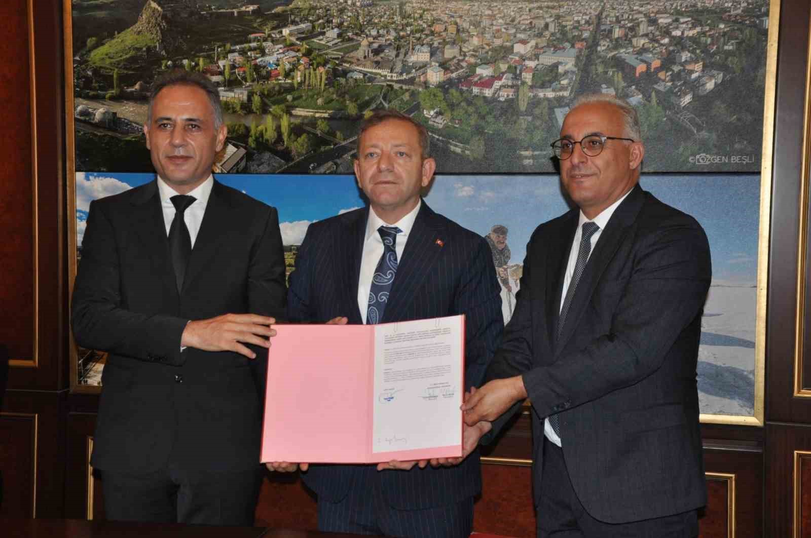 Kars&rsquo;ta k&uuml;&ccedil;&uuml;kbaş hayvancılığında "K&ouml;y&uuml;mde Yaşamak İ&ccedil;in Bir S&uuml;r&uuml; Nedenim Var" kredi limiti 2 milyon TL&rsquo;ye y&uuml;kseltildi!