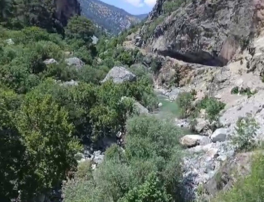 Serinlemek için girdiği nehirde kayboldu