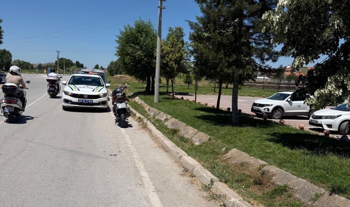 Tavşanlı&rsquo;da motosiklet kazası, kask hayat kurtardı
