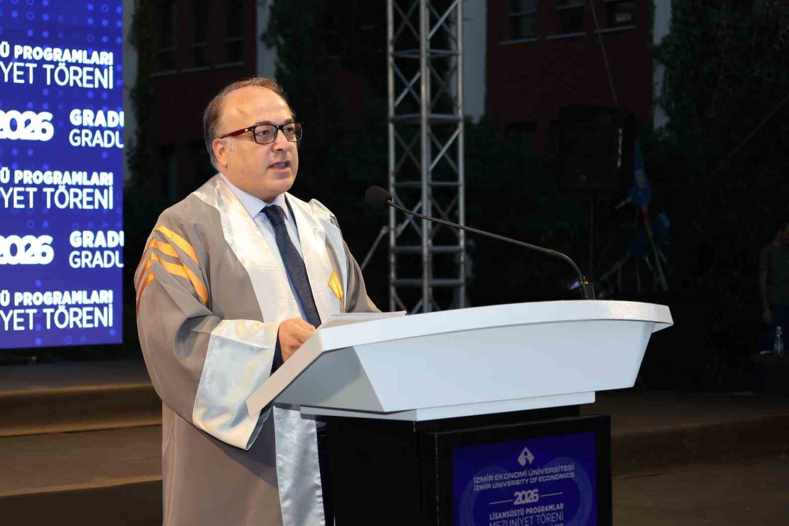 İE&Uuml;&rsquo;de uzmanlık yolculuğu diplomayla ta&ccedil;landı