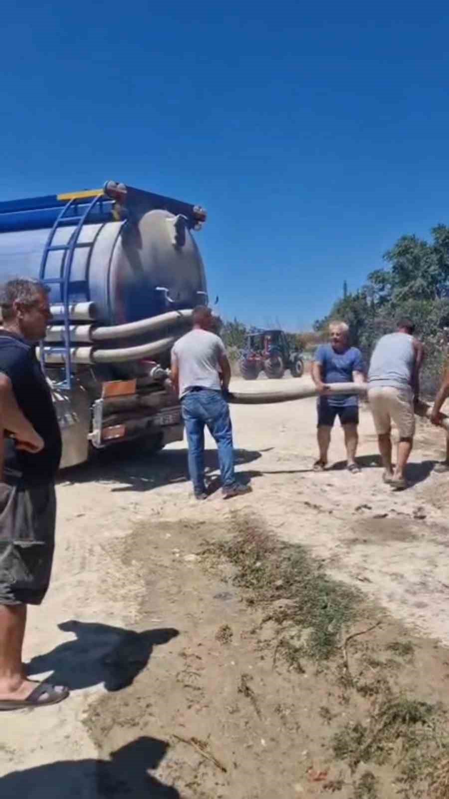 Vidanjördeki kanalizasyon suyuyla alevlerin önünü kestiler