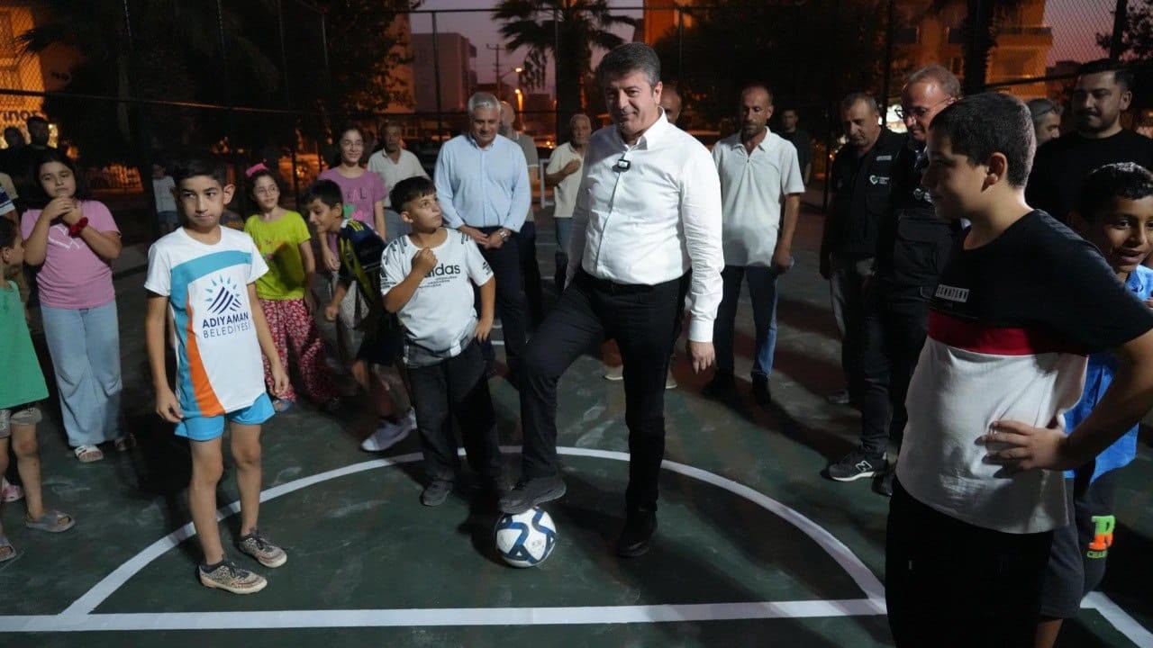 Çocukların futbol sahası hayali gerçek oldu
