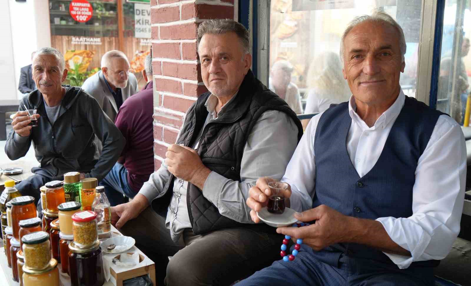 Çayın lezzet sırrı ortaya çıktı: 45 dakika bekletiyorlar, bayatlamıyor