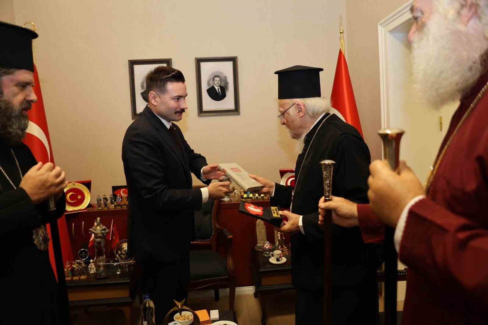 Fener Rum Patriği Bartholomeos’tan Gökçeada Kaymakamı Acar’a ziyaret