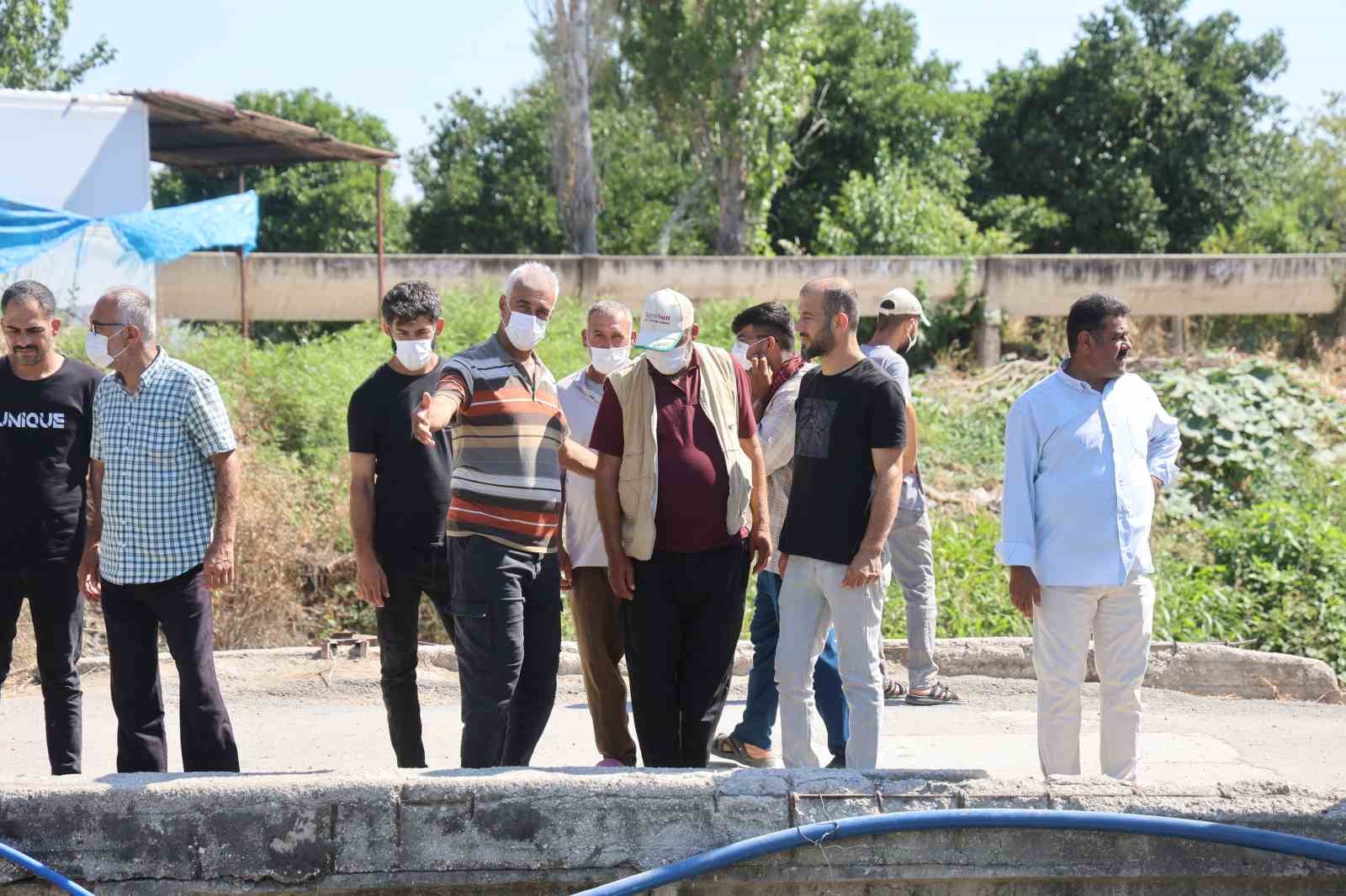 Fabrika atıklarının bırakılmasıyla yıllar içinde çöplük haline gelen derenin kokusu vatandaşlar canından bezdirdi