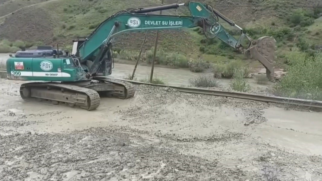 Selin kapattığı Erzincan-Kemah yolu yeniden ulaşıma açıldı